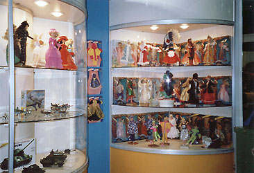 На выставке - экспозиция кукол ОАО Звезда